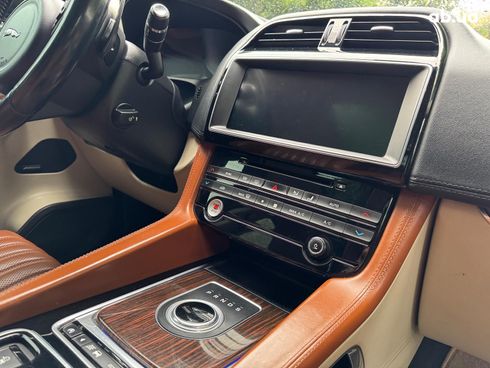 Jaguar F-Pace 2017 белый - фото 19