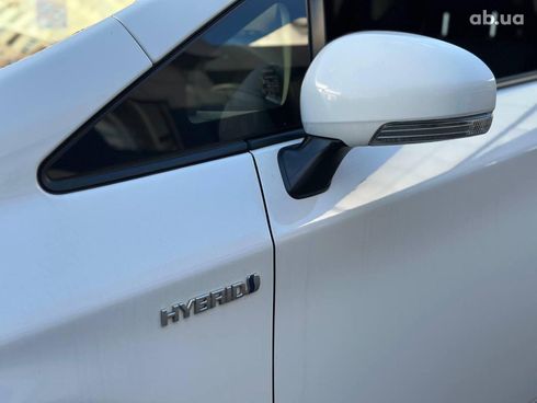 Toyota Prius 2014 белый - фото 10