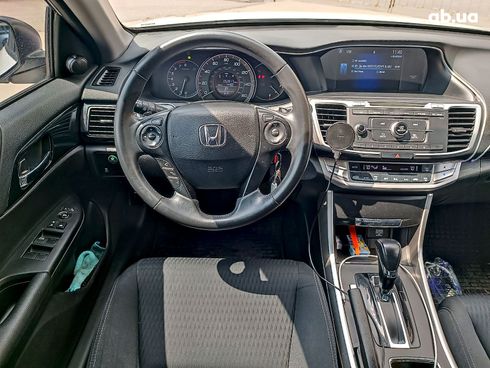Honda Accord 2015 белый - фото 24