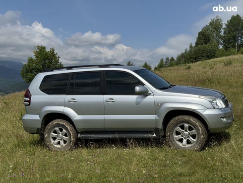 Toyota Land Cruiser 2006 серебристый - фото 3