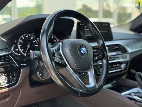 BMW 5 серия 2017 - фото 17
