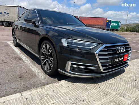 Audi A8 2018 серый - фото 3