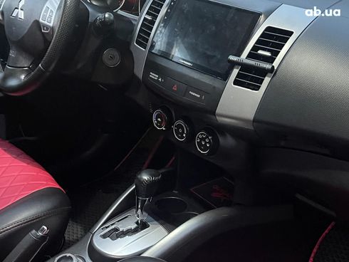 Mitsubishi Outlander 2010 красный - фото 17