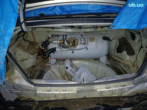Hyundai Sonata 2010 серебристый - фото 6