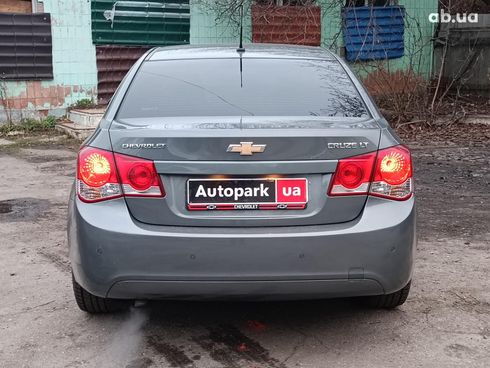 Chevrolet Cruze 2010 серый - фото 8
