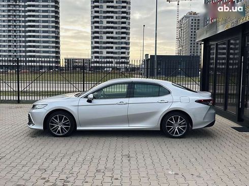 Toyota Camry 2023 - фото 7