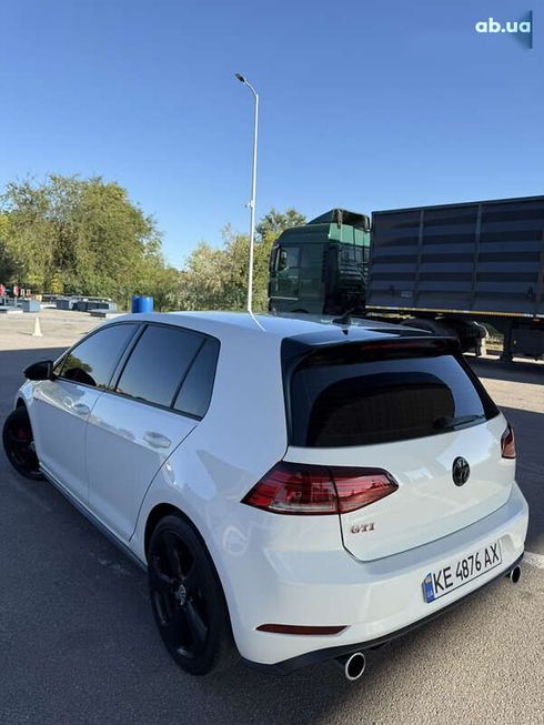 Volkswagen Golf GTI 2020 - фото 8