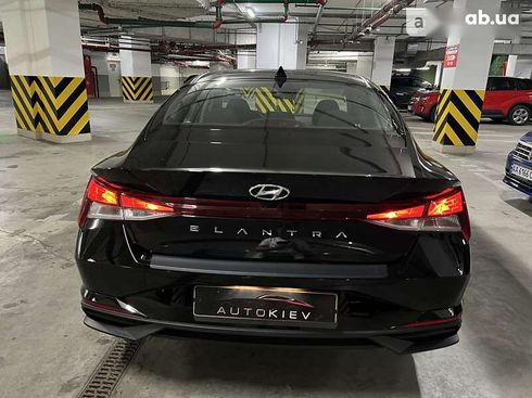 Hyundai Elantra 2022 - фото 11