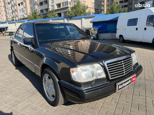 Mercedes-Benz 280 1994 черный - фото 3