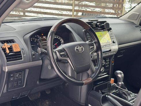 Toyota Land Cruiser Prado 2022 серый - фото 15