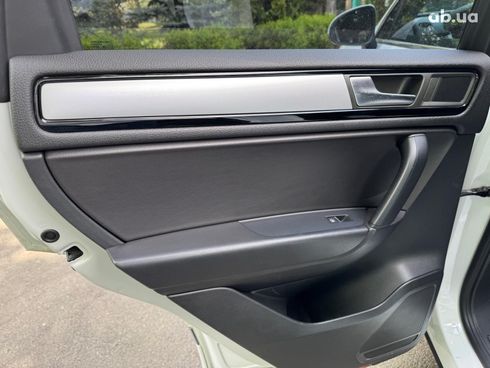 Volkswagen Touareg 2014 белый - фото 17