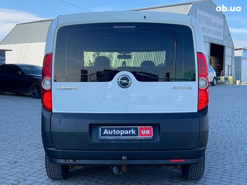 Opel Combo Life 2013 белый - фото 7