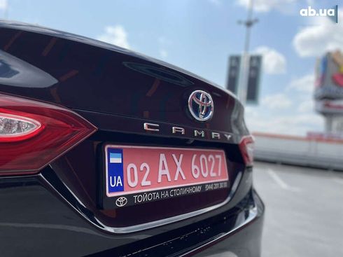 Toyota Camry 2020 - фото 13