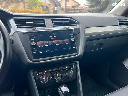 Volkswagen Tiguan 2018 оранжевый - фото 16