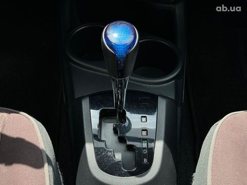 Toyota Aqua 2015 зеленый - фото 36