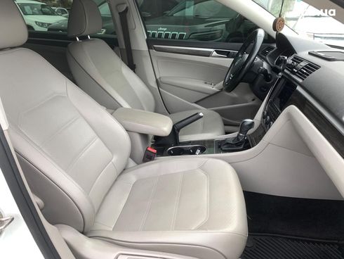 Volkswagen Passat 2018 белый - фото 31