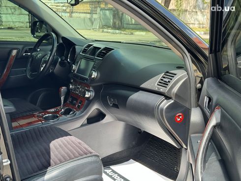 Toyota Highlander 2010 черный - фото 16