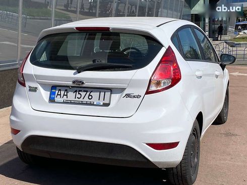 Ford Fiesta 2016 - фото 6