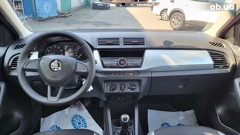 Skoda Fabia 2017 - фото 30