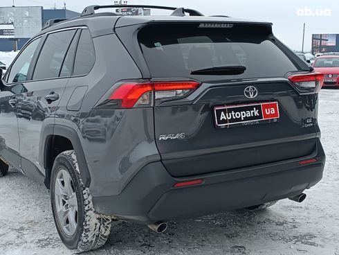 Toyota RAV4 2025 серый - фото 10