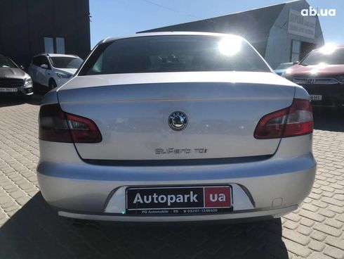 Skoda Superb 2012 серый - фото 8