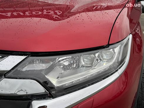 Mitsubishi Outlander 2018 красный - фото 34