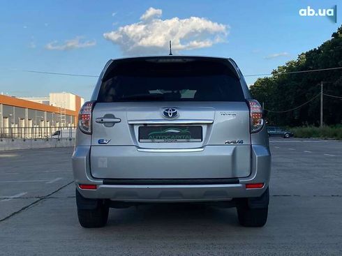 Toyota RAV4 2012 - фото 8