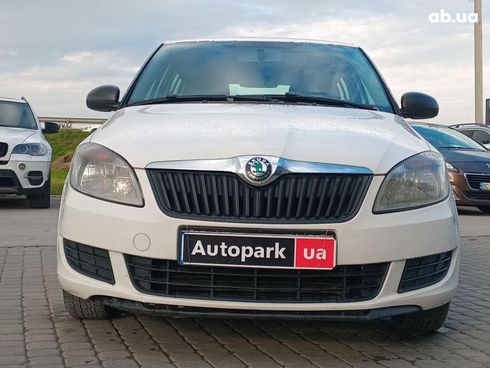 Skoda Fabia 2012 белый - фото 7