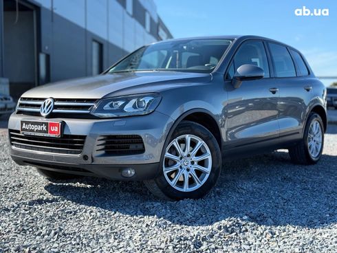 Volkswagen Touareg 2011 серый - фото 2