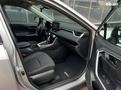 Toyota RAV4 2021 - фото 10