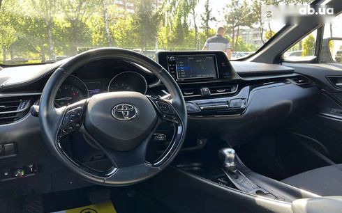 Toyota C-HR 2017 - фото 24