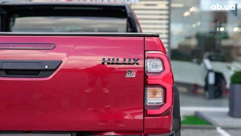 Toyota Hilux 2023 - фото 13