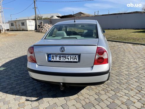 Volkswagen Passat 2001 серый - фото 2