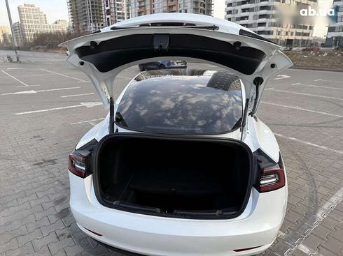 Tesla Model 3 2021 - фото 8