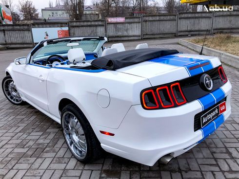 Ford Mustang 2014 белый - фото 27