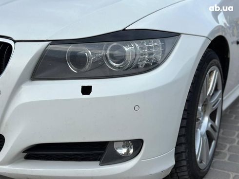 BMW 3 серия 2010 белый - фото 3