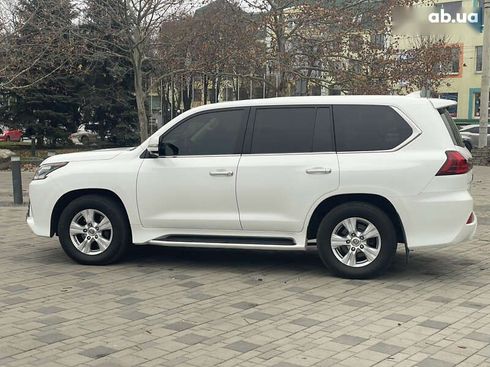 Lexus LX 2017 - фото 13