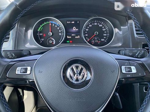 Volkswagen e-Golf 2020 - фото 20