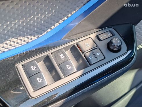 Toyota C-HR 2018 синий - фото 23
