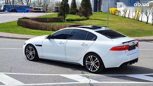 Jaguar XE 2019 - фото 5