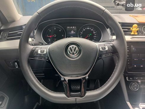 Volkswagen Passat 2017 серый - фото 12