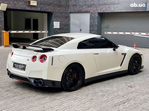 Nissan GT-R 2013 - фото 22