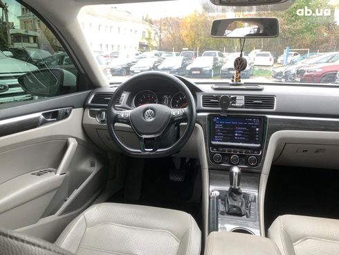 Volkswagen Passat 2018 белый - фото 28