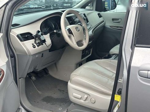 Toyota Sienna 2012 - фото 16