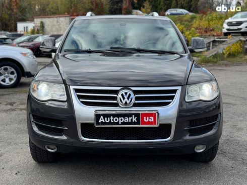 Volkswagen Touareg 2008 серый - фото 2