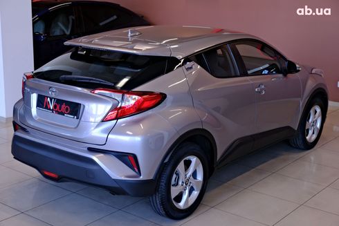 Toyota C-HR 2019 серебристый - фото 5