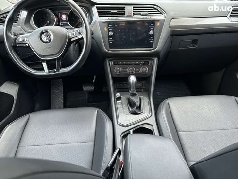Volkswagen Tiguan 2018 синий - фото 5