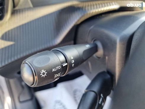 Peugeot 208 2021 - фото 24
