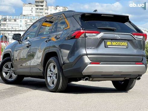 Toyota RAV4 2022 - фото 2