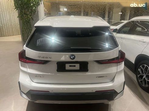 BMW iX1 2023 - фото 8